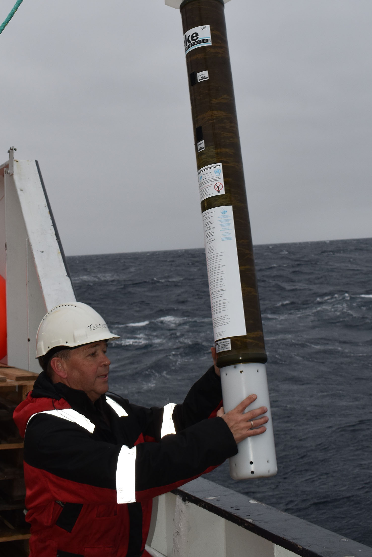 Cruise leader Henrik Søiland deploys a deep Arvor.